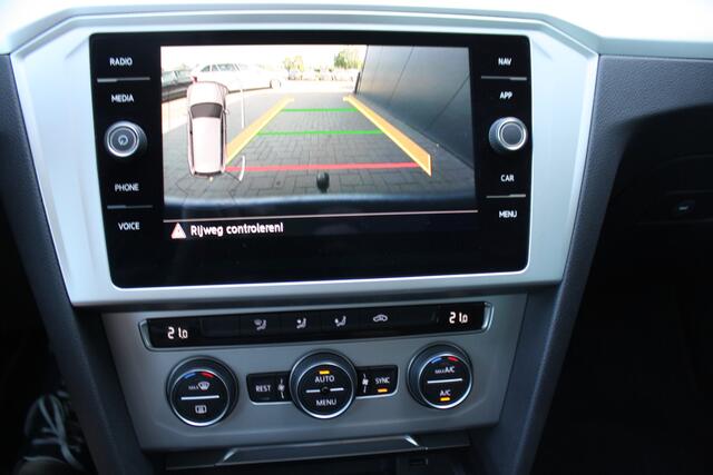 Volkswagen PASSAT Variant 2.0 TDI 150PK EURO 6 Highline - NAVIGATIE - CAMERA - VIRTUAL COCKPIT - TREKHAAK
