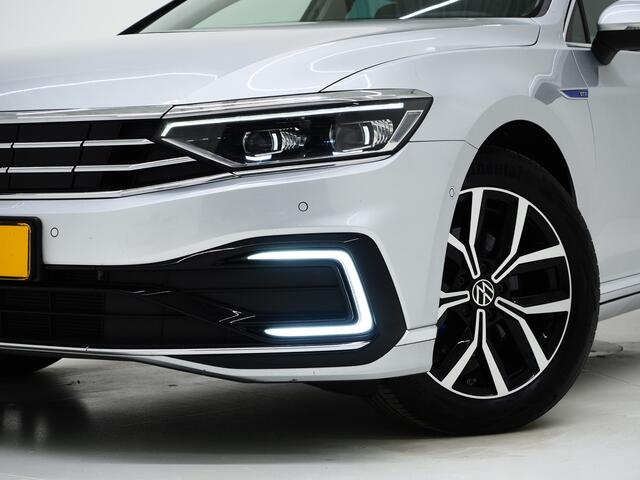 Volkswagen PASSAT Variant 1.4 TSI PHEV GTE R-line | Panoramadak | Trekhaak | Dynaudio | 360 | Massage | Head Up | Adaptive