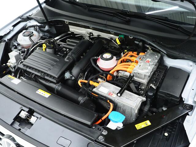 Volkswagen PASSAT Variant 1.4 TSI PHEV GTE R-line | Panoramadak | Trekhaak | Dynaudio | 360 | Massage | Head Up | Adaptive