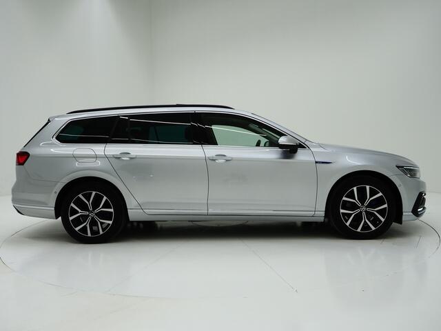 Volkswagen PASSAT Variant 1.4 TSI PHEV GTE R-line | Panoramadak | Trekhaak | Dynaudio | 360 | Massage | Head Up | Adaptive