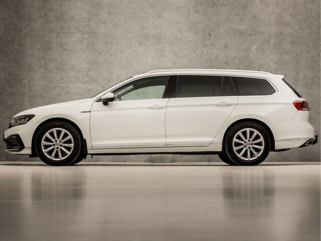 Volkswagen PASSAT Variant 1.4 TSI PHEV GTE Business 218Pk Automaat (DRAADLOOS APPLE CARPLAY, GROOT NAVI, CLIMATE, LEDER/ALCANTARA, TREKHAAK, STOELVERWARMING, CAMERA, ADAPTIVE CRUISE, KEYLESS, NIEUWSTAAT)