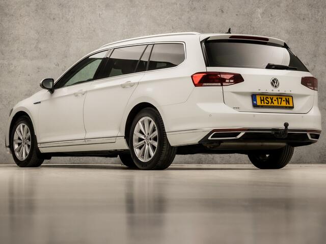 Volkswagen PASSAT Variant 1.4 TSI PHEV GTE Business 218Pk Automaat (DRAADLOOS APPLE CARPLAY, GROOT NAVI, CLIMATE, LEDER/ALCANTARA, TREKHAAK, STOELVERWARMING, CAMERA, ADAPTIVE CRUISE, KEYLESS, NIEUWSTAAT)