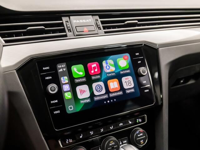 Volkswagen PASSAT Variant 1.4 TSI PHEV GTE Business 218Pk Automaat (DRAADLOOS APPLE CARPLAY, GROOT NAVI, CLIMATE, LEDER/ALCANTARA, TREKHAAK, STOELVERWARMING, CAMERA, ADAPTIVE CRUISE, KEYLESS, NIEUWSTAAT)