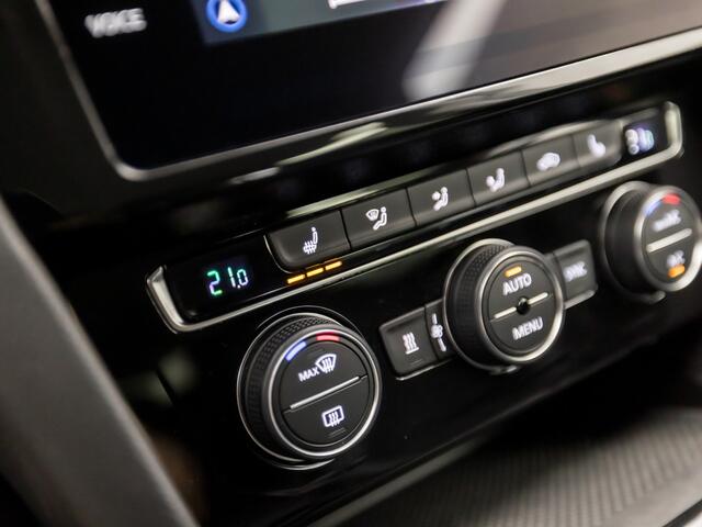 Volkswagen PASSAT Variant 1.4 TSI PHEV GTE Business 218Pk Automaat (DRAADLOOS APPLE CARPLAY, GROOT NAVI, CLIMATE, LEDER/ALCANTARA, TREKHAAK, STOELVERWARMING, CAMERA, ADAPTIVE CRUISE, KEYLESS, NIEUWSTAAT)