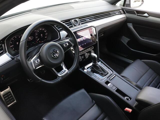 Volkswagen PASSAT Variant 1.5 TSI Highline Business R | Leder | Wegklapbare trekhaak | Elektrische klep | Stoelverwarming |