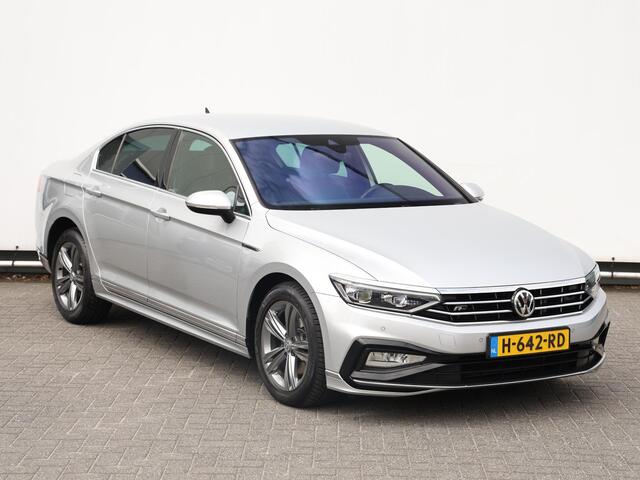 Volkswagen PASSAT 1.5 TSI R-Line 150PK DSG | Led Matrix | Trekhaak | Navigatie Pro | Digitaal dashboard | Camera
