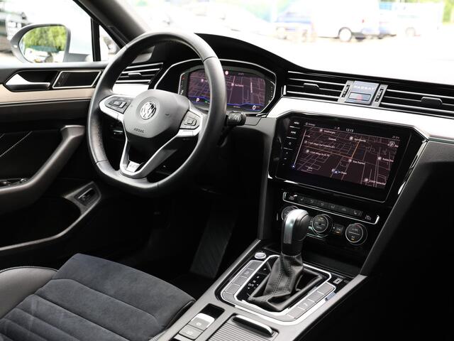 Volkswagen PASSAT 1.5 TSI R-Line 150PK DSG | Led Matrix | Trekhaak | Navigatie Pro | Digitaal dashboard | Camera