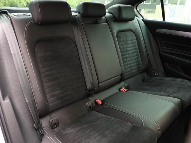Volkswagen PASSAT 1.5 TSI R-Line 150PK DSG | Led Matrix | Trekhaak | Navigatie Pro | Digitaal dashboard | Camera