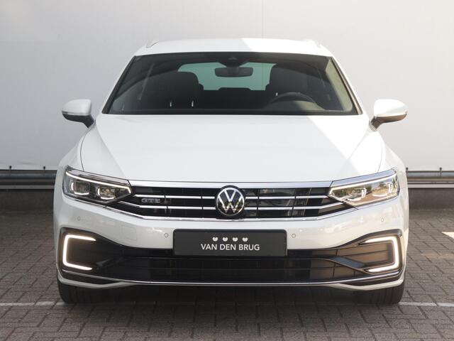Volkswagen PASSAT Variant 1.4 TSI PHEV GTE Business | Wegklapbare trekhaak | Camera | Travel Assist | Dodehoekdetectie | Stoelverwarming | Pareleffect |