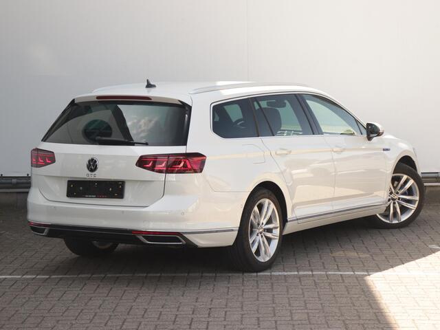 Volkswagen PASSAT Variant 1.4 TSI PHEV GTE Business | Wegklapbare trekhaak | Camera | Travel Assist | Dodehoekdetectie | Stoelverwarming | Pareleffect |