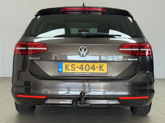 Volkswagen PASSAT Variant 2.0 TDI Connected Series/ D-Riem Verv. 197.000KM!/ Open-Pano Dak!/ Virtual Cockpit/ Trekhaak/ LED Koplampen/ Keyless GO/ DAB+/ Apple+Android/ Clima/ Navi/ Cruise/ Bluetooth/ Multi.LEDER.Stuur/ Elek.Pakket/ Isofix/ PDC