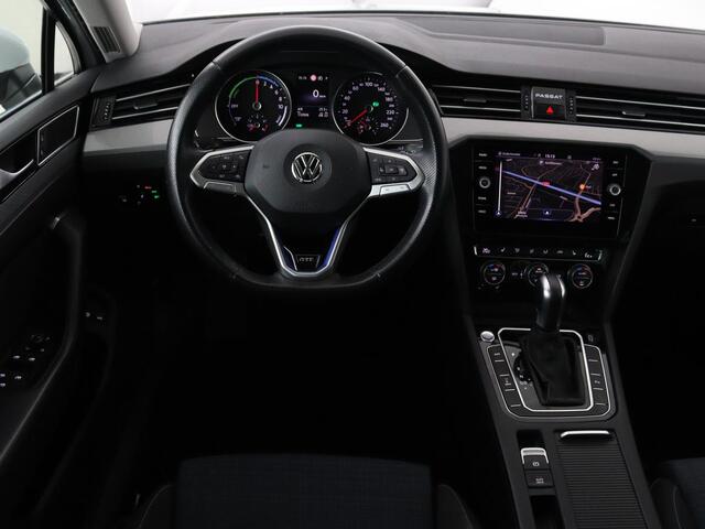 Volkswagen PASSAT Variant 1.4 TSI PHEV GTE Business | Panoramadak | Massage | Stoelverwarming | Adaptive cruise | Camera | Elektrische achterklep