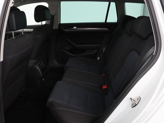 Volkswagen PASSAT Variant 1.4 TSI PHEV GTE Business | Panoramadak | Massage | Stoelverwarming | Adaptive cruise | Camera | Elektrische achterklep