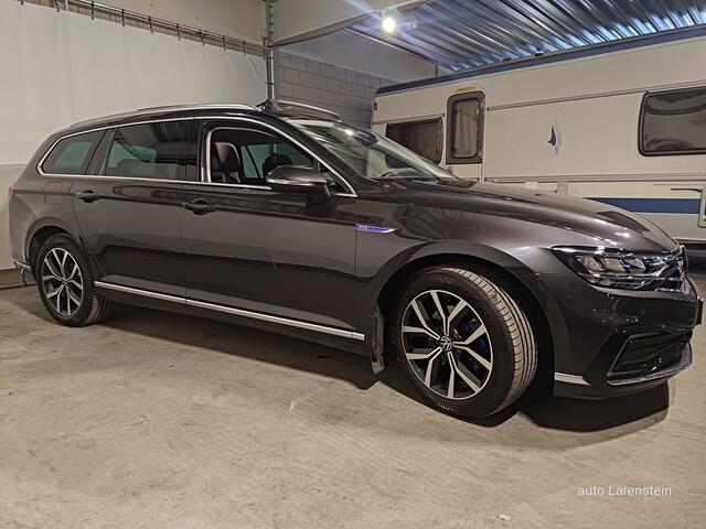Volkswagen PASSAT Variant 1.4 TSI PHEV 218pk GTE Business Carplay / A.Cam./ Navi./ Trekhaak / Panoramadak /