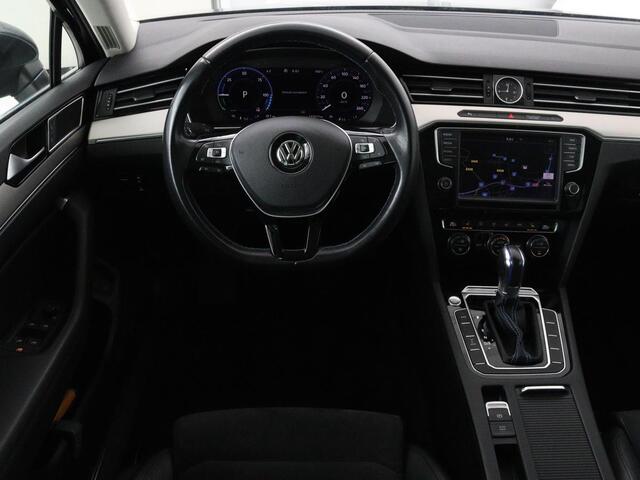Volkswagen PASSAT 1.4 TSI GTE | Panoramadak | Stoelverwarming | Trekhaak | Adaptive cruise | Camera | Carplay | Leder/Alcantara | Full LED | Virtual Cockpit