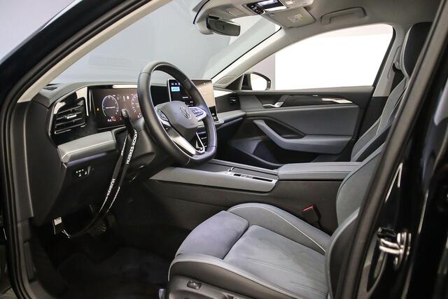 Volkswagen PASSAT Variant Business 1.5 TSI eHybrid 204pk DSG Automaat Trekhaak, Adaptive cruise control, Elektrische achterklep, Achteruitrijcamera, LED koplampen, Navigatie
