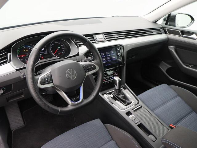 Volkswagen PASSAT Variant 1.4 TSi 218 Pk Automaat PHEV GTE Business | Carplay | Camera | Navigatiesysteem | Stoelverwarming | Adaptive Cruise | LED | Climate Control | 17 Inch | 87.766 Km