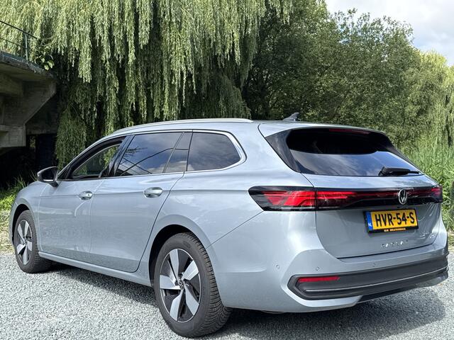 Volkswagen PASSAT Variant 1.5 eTSI 150PK DSG BUSINESS ALCANTARA/360°CAMERA/TREKHAAK