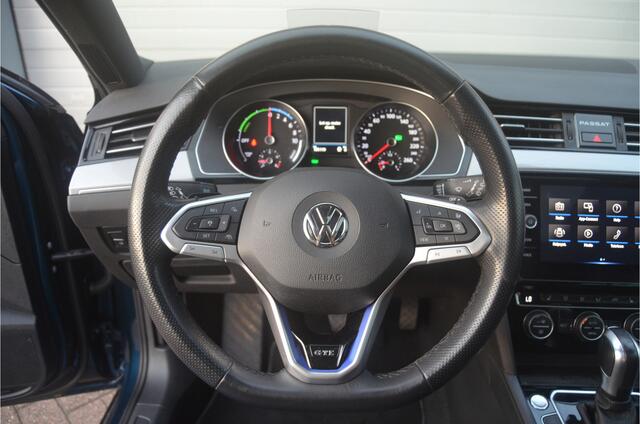 Volkswagen PASSAT Variant 1.4 TSI PHEV GTE Business pano trekhaak 12 mnd. gar.