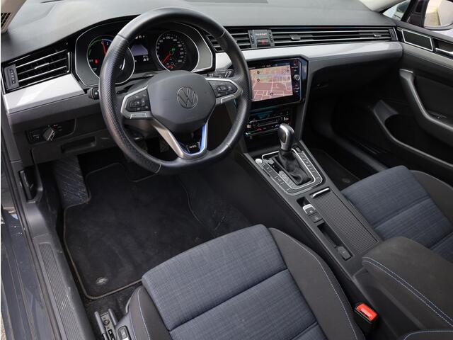 Volkswagen PASSAT Variant GTE 1.4 TSI PHEV 218PK | Camera | Adaptive Cruise | Carplay/Android | Stoelverwarming | Massage |