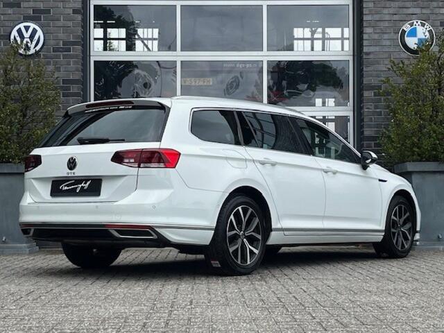 Volkswagen PASSAT 1.4 TSI GTE MASSAGE - PANO. DAK - CAMERA - TREKH.