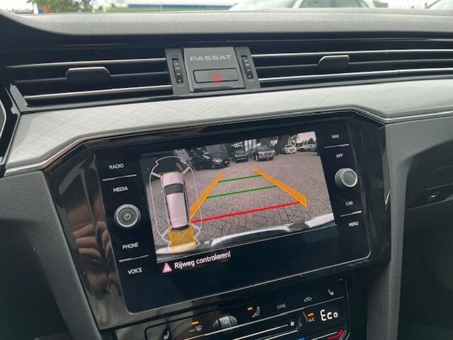 Volkswagen PASSAT 1.4 TSI GTE MASSAGE - PANO. DAK - CAMERA - TREKH.