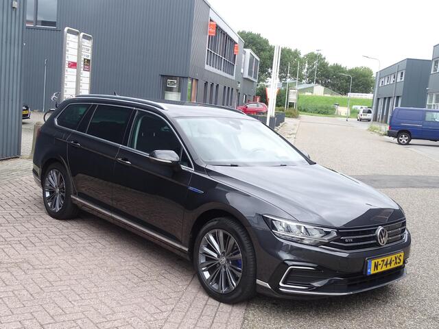 Volkswagen PASSAT Variant 1.4 TSI PHEV GTE Business AUTOMAAT|MATRIX LED KOPLAMPEN|VIRTUAL DISPLAY|KEY LES ENTRY/GO|AFNEEMBARE TREKHAAK|NAVIGATIE|ACHTERUIT RIJ CAMERA|ADAPTIVE CRUISE CONTROL