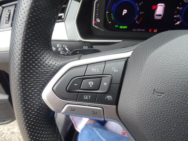 Volkswagen PASSAT Variant 1.4 TSI PHEV GTE Business AUTOMAAT|MATRIX LED KOPLAMPEN|VIRTUAL DISPLAY|KEY LES ENTRY/GO|AFNEEMBARE TREKHAAK|NAVIGATIE|ACHTERUIT RIJ CAMERA|ADAPTIVE CRUISE CONTROL