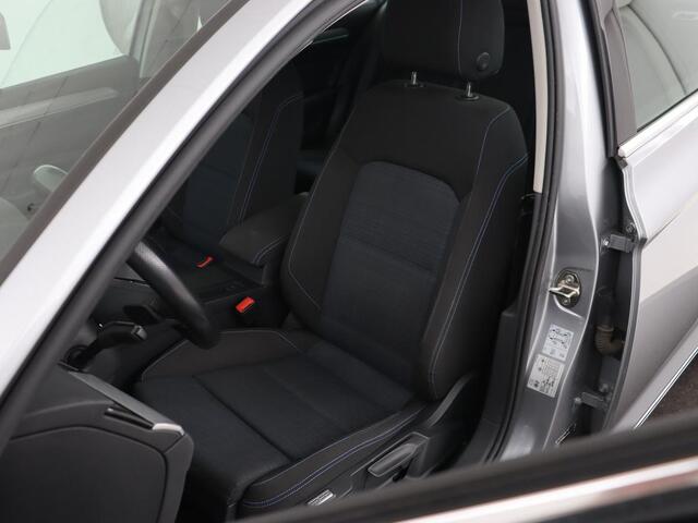 Volkswagen PASSAT 1.4 TSI PHEV GTE | Trekhaak | Camera | Adaptive cruise | Carplay | Navigatie | Matrix LED | Parkeerhulp | Bluetooth