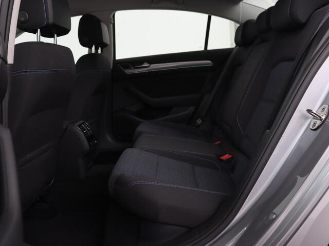 Volkswagen PASSAT 1.4 TSI PHEV GTE | Trekhaak | Camera | Adaptive cruise | Carplay | Navigatie | Matrix LED | Parkeerhulp | Bluetooth