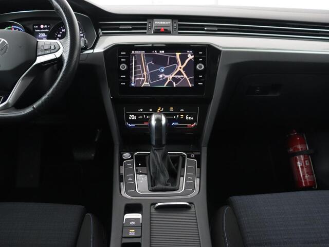 Volkswagen PASSAT 1.4 TSI PHEV GTE | Trekhaak | Camera | Adaptive cruise | Carplay | Navigatie | Matrix LED | Parkeerhulp | Bluetooth
