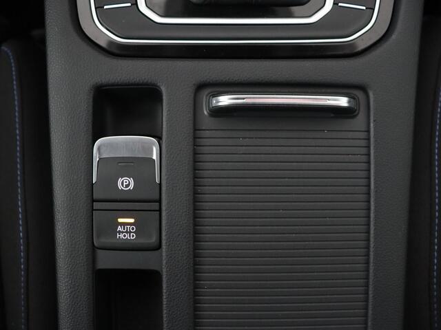 Volkswagen PASSAT 1.4 TSI PHEV GTE | Trekhaak | Camera | Adaptive cruise | Carplay | Navigatie | Matrix LED | Parkeerhulp | Bluetooth