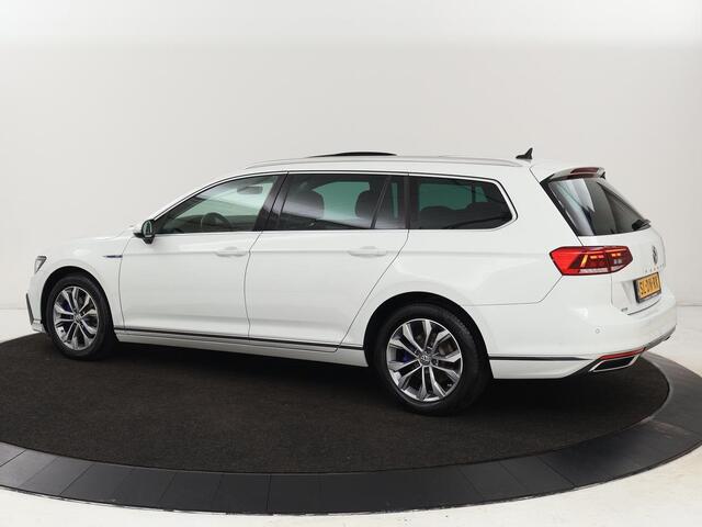 Volkswagen PASSAT 1.4 TSI PHEV GTE | Panoramadak | Stoelverwarming | Trekhaak | Camera | Adaptive cruise | Matrix LED | Carplay | Navigatie