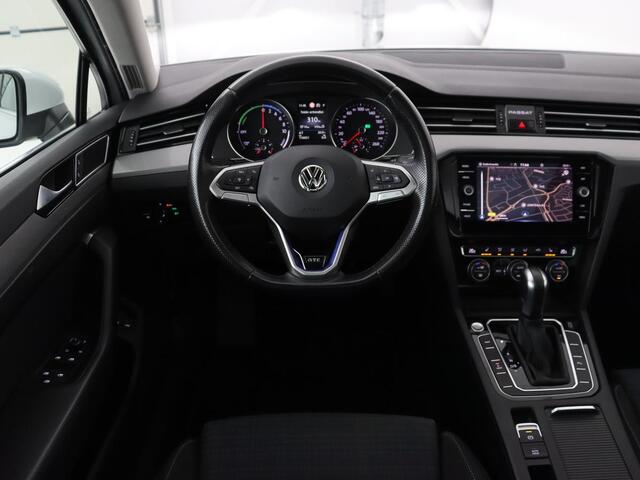 Volkswagen PASSAT 1.4 TSI PHEV GTE | Panoramadak | Stoelverwarming | Trekhaak | Camera | Adaptive cruise | Matrix LED | Carplay | Navigatie