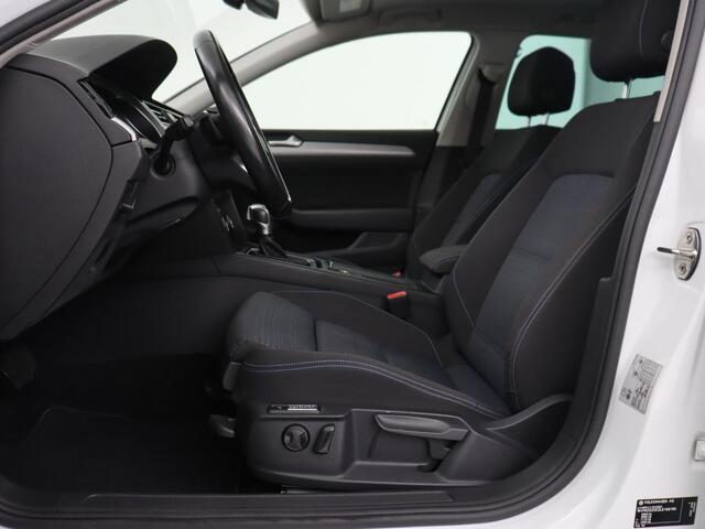 Volkswagen PASSAT 1.4 TSI PHEV GTE | Panoramadak | Stoelverwarming | Trekhaak | Camera | Adaptive cruise | Matrix LED | Carplay | Navigatie