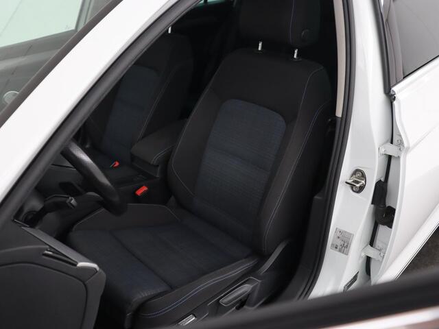 Volkswagen PASSAT 1.4 TSI PHEV GTE | Panoramadak | Stoelverwarming | Trekhaak | Camera | Adaptive cruise | Matrix LED | Carplay | Navigatie
