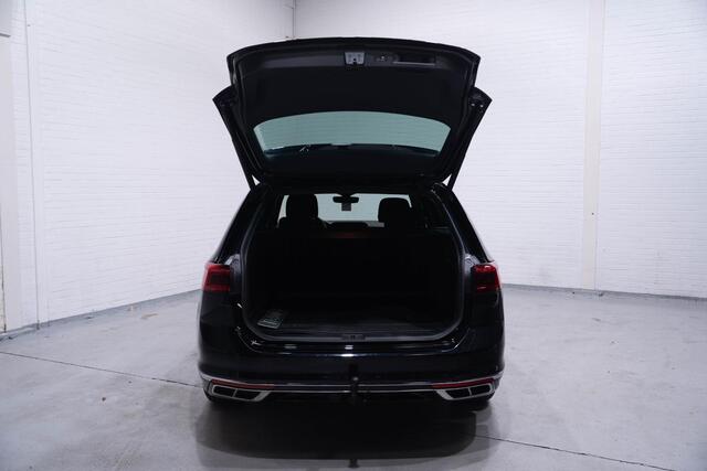 Volkswagen PASSAT Variant 1.5 TSI R-Line Business + Apple-carplay DAB ACC NAP stoelverwarming digi-cockpit navigatie sportinterieur trekhaak private-glas electrische achterklep camera