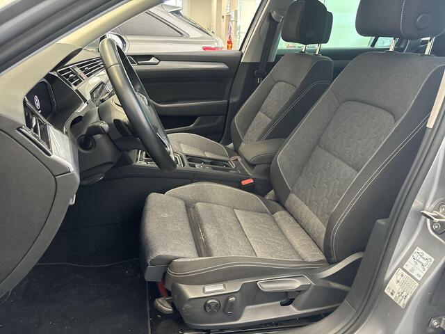 Volkswagen PASSAT Variant 1.5 Tsi 150pk DSG Business · Apple/Android Car Play · Camera · Navi · P-Sensoren · ACC · DAB · Virtual Cockpit · 16'' Inch · garantie t/m 30-11-2026 of 100.000km