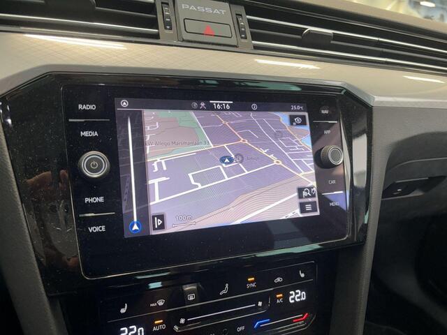 Volkswagen PASSAT Variant 1.5 Tsi 150pk DSG Business · Apple/Android Car Play · Camera · Navi · P-Sensoren · ACC · DAB · Virtual Cockpit · 16'' Inch · garantie t/m 30-11-2026 of 100.000km
