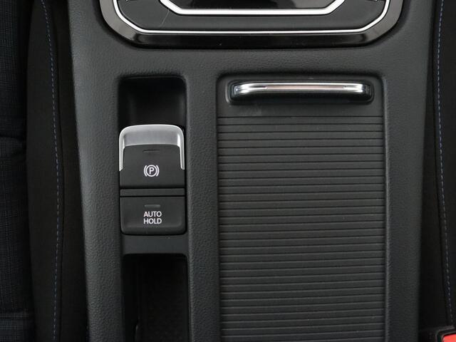 Volkswagen PASSAT 1.4 TSI PHEV GTE | Adaptive cruise | Camera | Matrix LED | Carplay | Navigatie | Climate control | Parkeerhulp | DAB