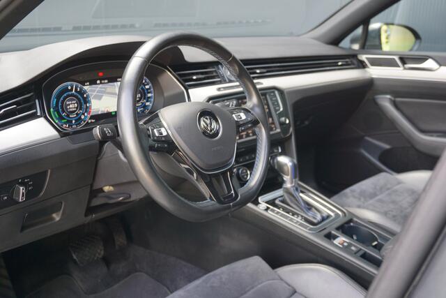 Volkswagen PASSAT Variant 1.4 TSI GTE Highline | Origineel NL | Panoramadak | Virtual Cockpit | ACC | Camera | Trekhaak |