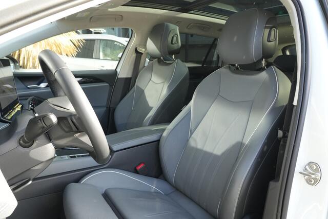 Volkswagen PASSAT Variant 1.5 eTSI Elegance Business 150pk Panoramadak/Stoelverwarming/360Camera