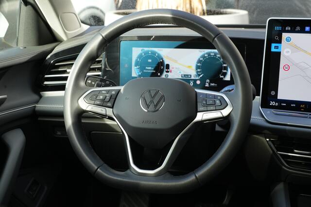Volkswagen PASSAT Variant 1.5 eTSI Elegance Business 150pk Panoramadak/Stoelverwarming/360Camera