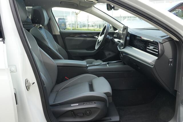 Volkswagen PASSAT Variant 1.5 eTSI Elegance Business 150pk Panoramadak/Stoelverwarming/360Camera