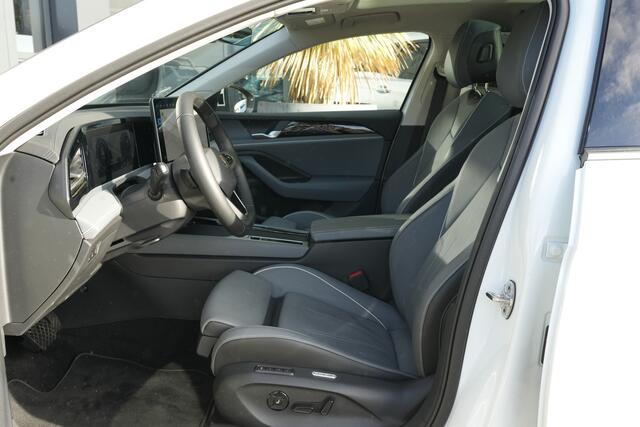 Volkswagen PASSAT Variant 1.5 eTSI Elegance Business 150pk Panoramadak/Stoelverwarming/360Camera