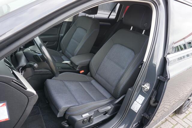Volkswagen PASSAT Variant 1.4 TSI GTE | Origineel NL | RIJKLAAR | Trekhaak | Cruise Control | Navigatie |