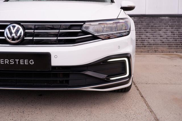 Volkswagen PASSAT Variant 1.4 TSI PHEV GTE Business | Pano | Elek. Trekhaak | Camera | Carplay | Navi | LED
