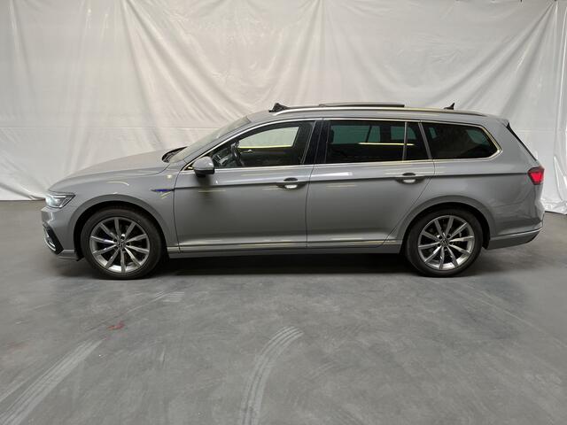 Volkswagen PASSAT Variant 1.4 TSI PHEV GTE Business / AUTOMAAT/ PANO/ ALCANTARA/ ELEKTR. TREKHAAK/ KEYLESS/ MATRIX/ 3-ZONE CLIMA/ APP-CONNECT/ ADAPT. CRUISE/ NAVI/ STOEL VERWARM./ DIGITAL DASH