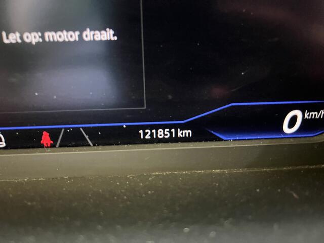 Volkswagen PASSAT Variant 1.4 TSI PHEV GTE Business / AUTOMAAT/ PANO/ ALCANTARA/ ELEKTR. TREKHAAK/ KEYLESS/ MATRIX/ 3-ZONE CLIMA/ APP-CONNECT/ ADAPT. CRUISE/ NAVI/ STOEL VERWARM./ DIGITAL DASH