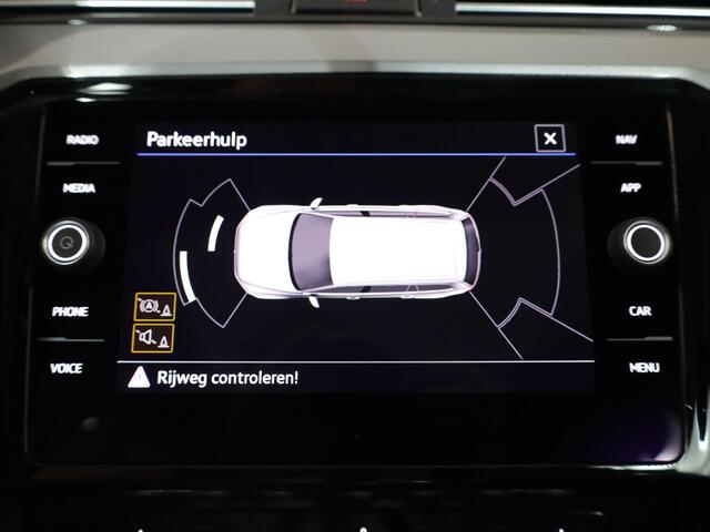 Volkswagen PASSAT 1.4 TSI PHEV GTE Business 218 pk Automaat (DSG) | Navigatie | Panoramadak | Parkeersensoren (Park assist) | Matrix LED koplampen | Stoelverwarming |